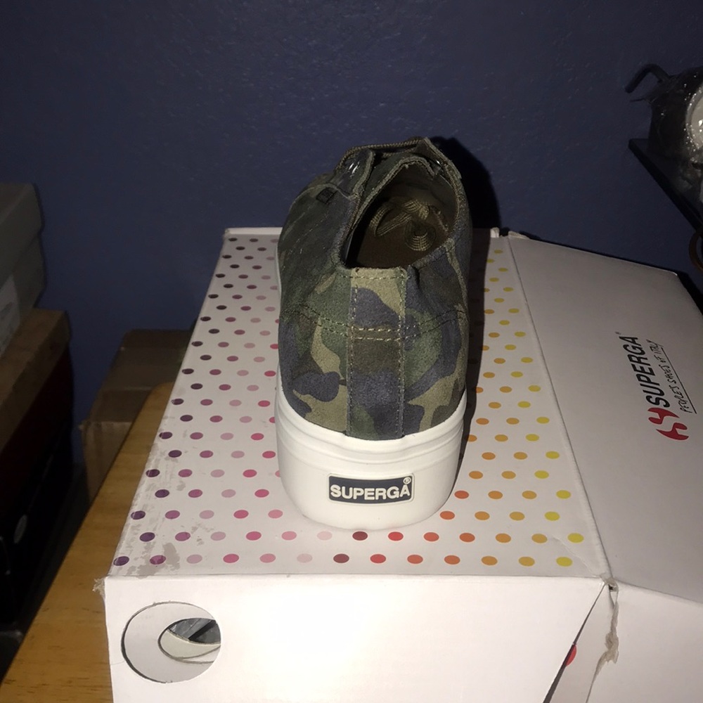 Shoe - Picture 4 of 4